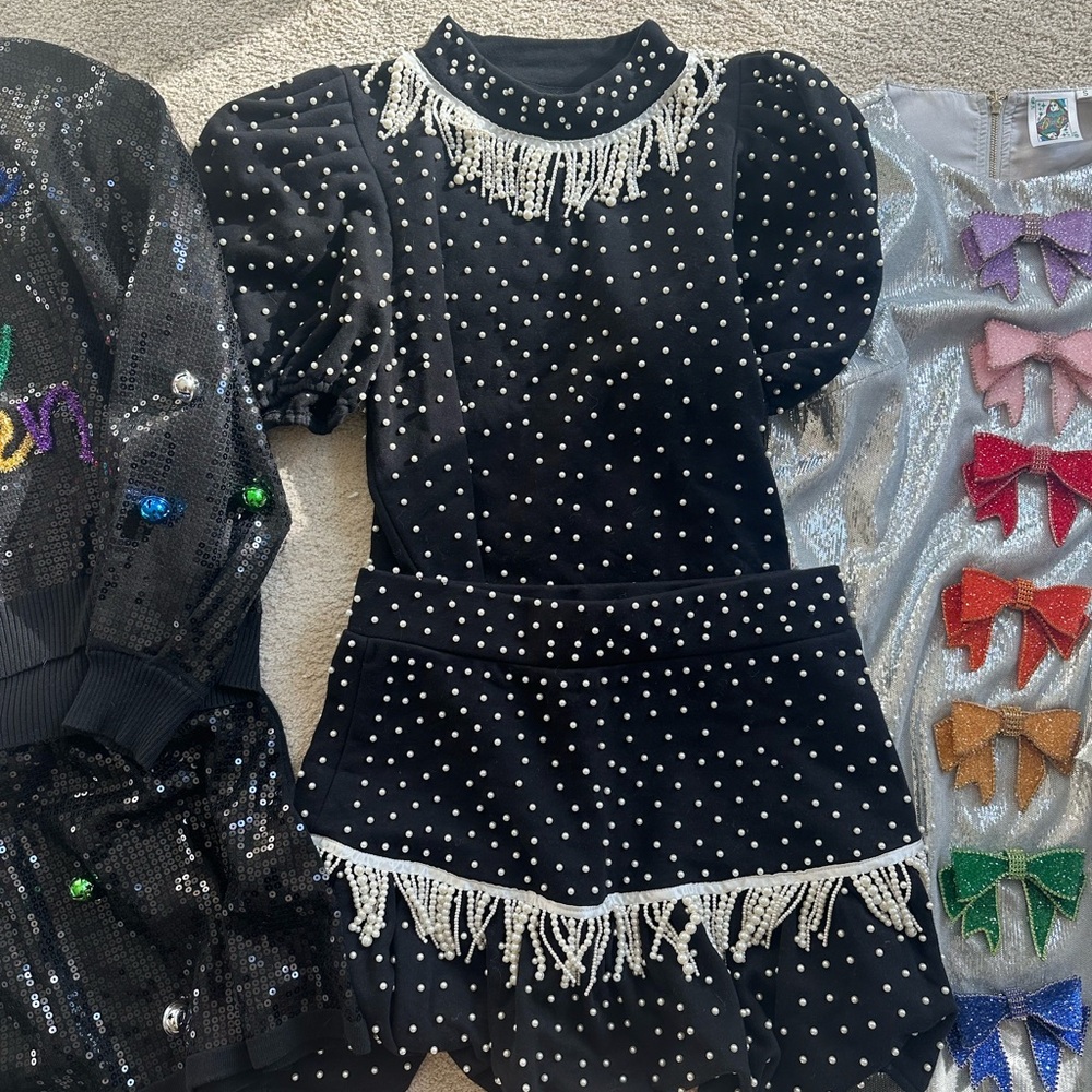 Queen of sparkles Black and White pearl  set